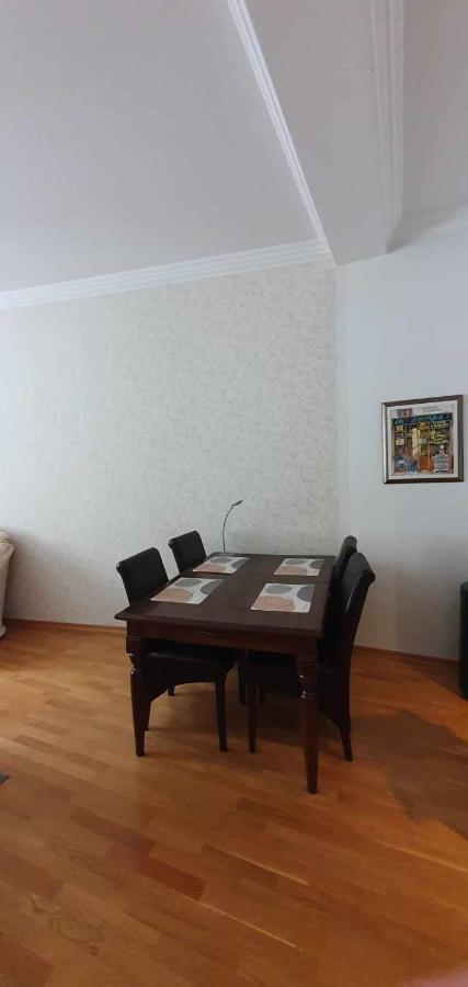 Cozy Apartment On The Town Hall Square Tallinn Exterior foto